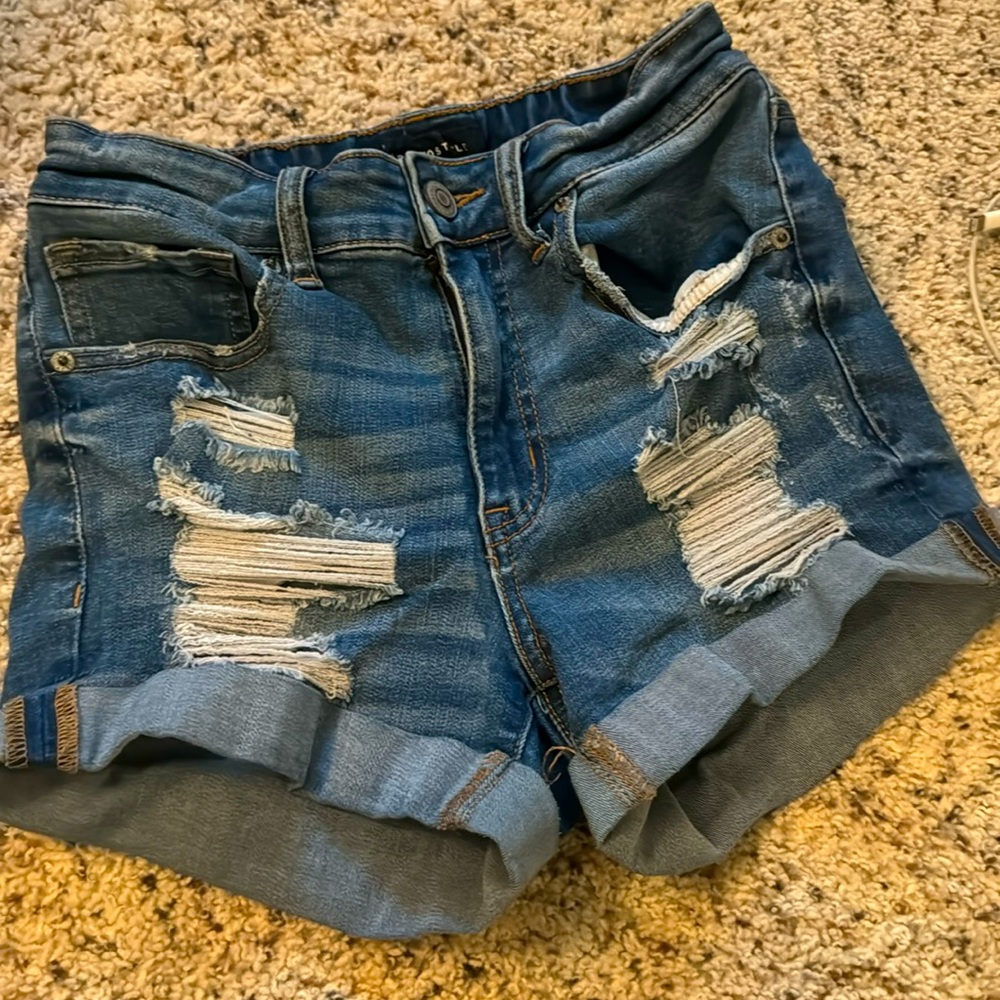 Adorable high waisted Jean shorts by Aeropostale. Size 4
